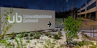 Sebrathweg im Winter Bibliotheksgebäude am Sebrathweg im Winter