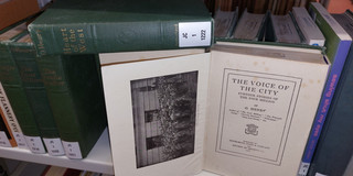 McGovern-Bibliothek Verschiedene Bücher aus der McGovern-Sammlung
